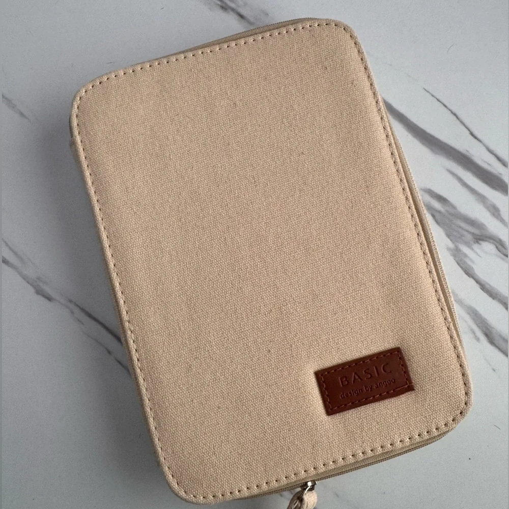 Tan Zipper Kindle Case